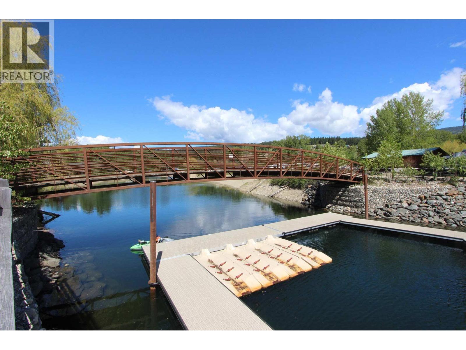 7 Rainbow Lane, Lee Creek, BC