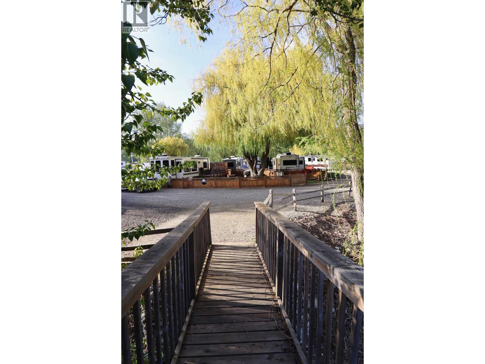 7 Rainbow Lane, Lee Creek, BC