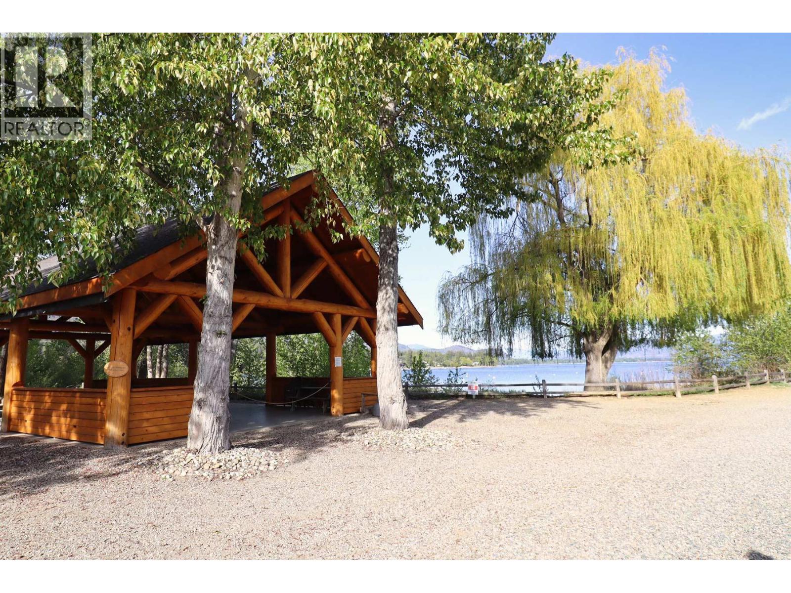 7 Rainbow Lane, Lee Creek, BC