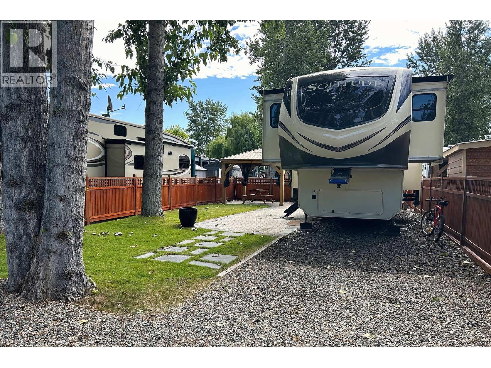 7 Rainbow Lane, Lee Creek, BC