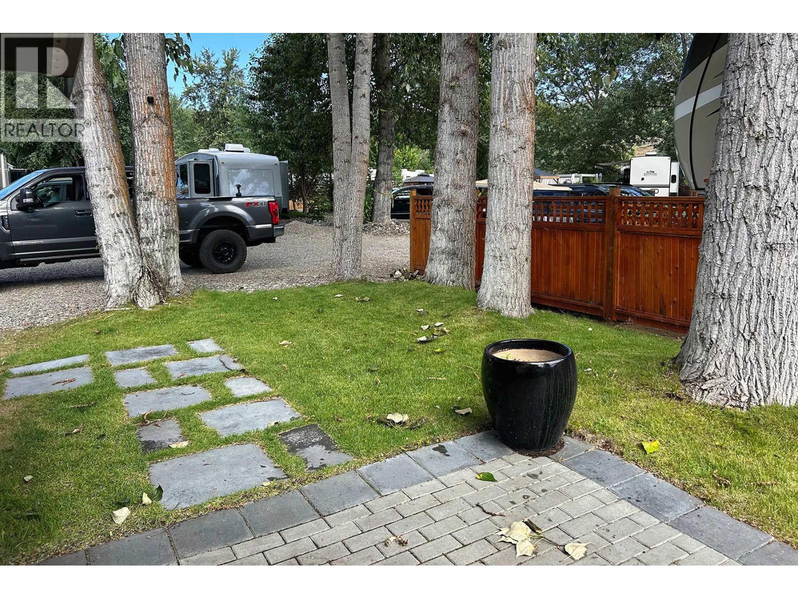 7 Rainbow Lane, Lee Creek, BC