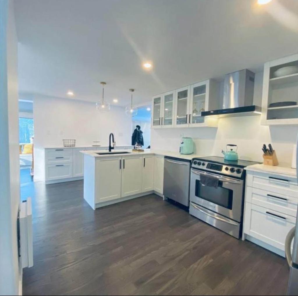 Kitchen - 27 Tsse Debien, Laval (Auteuil), QC - Indoor Photo Showing Kitchen With Upgraded Kitchen