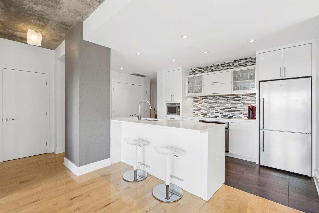 Cuisine - 611-50 Rue Des Seigneurs, Montréal (Le Sud-Ouest), QC - Indoor Photo Showing Kitchen With Upgraded Kitchen