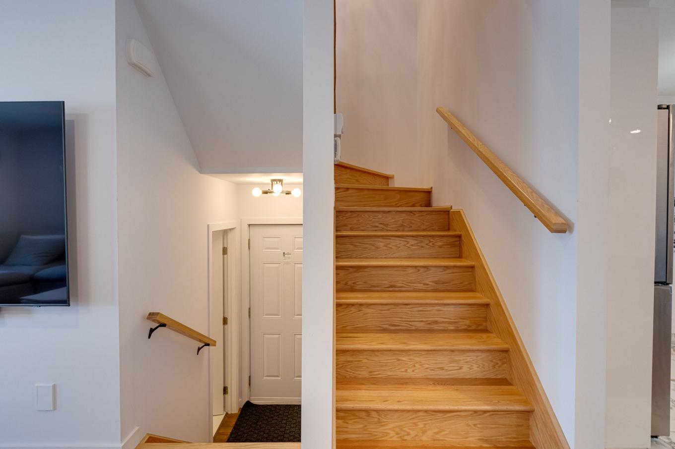 Escalier - 1941 Boul. Ste-Rose, Laval (Laval-Ouest), QC - Indoor Photo Showing Other Room