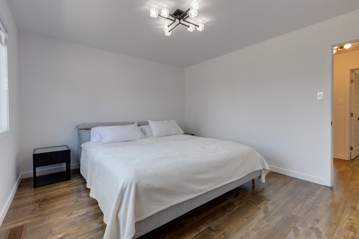 Chambre à coucher principale - 1941 Boul. Ste-Rose, Laval (Laval-Ouest), QC - Indoor Photo Showing Bedroom