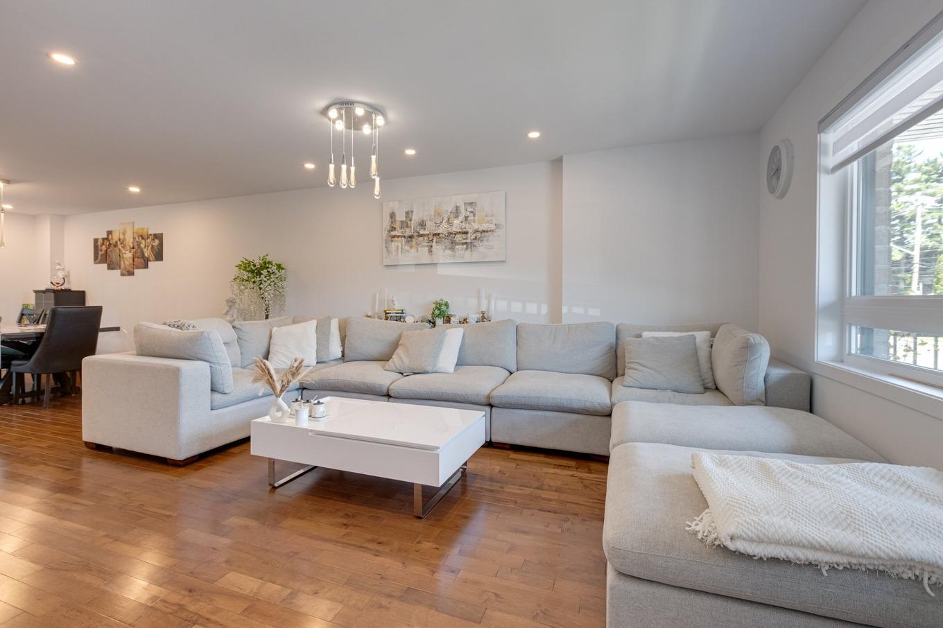 Salon - 1941 Boul. Ste-Rose, Laval (Laval-Ouest), QC - Indoor Photo Showing Living Room