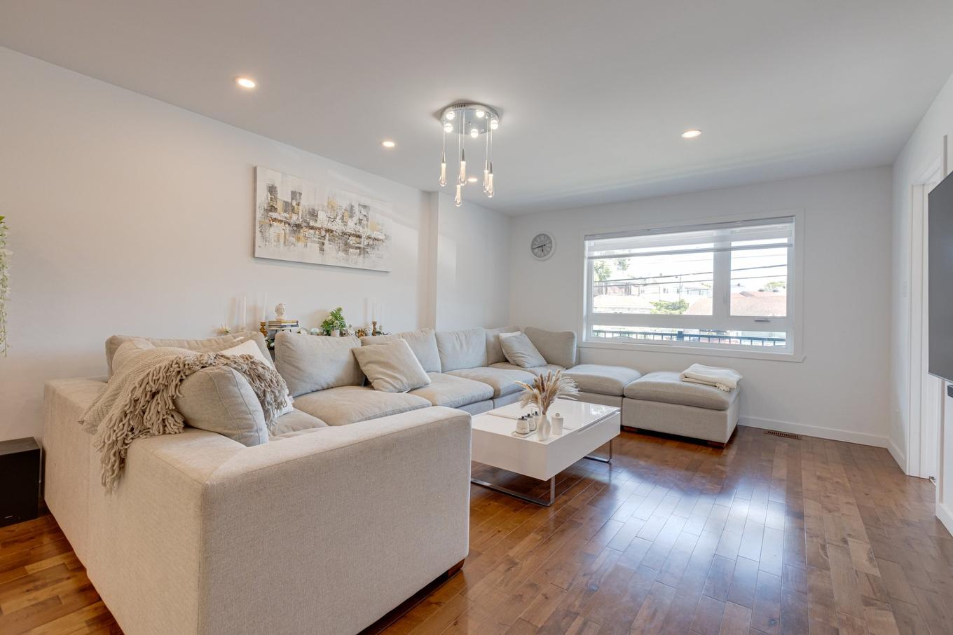 Salon - 1941 Boul. Ste-Rose, Laval (Laval-Ouest), QC - Indoor Photo Showing Living Room