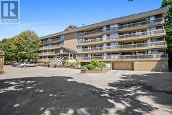 Plenty of vistors parking -