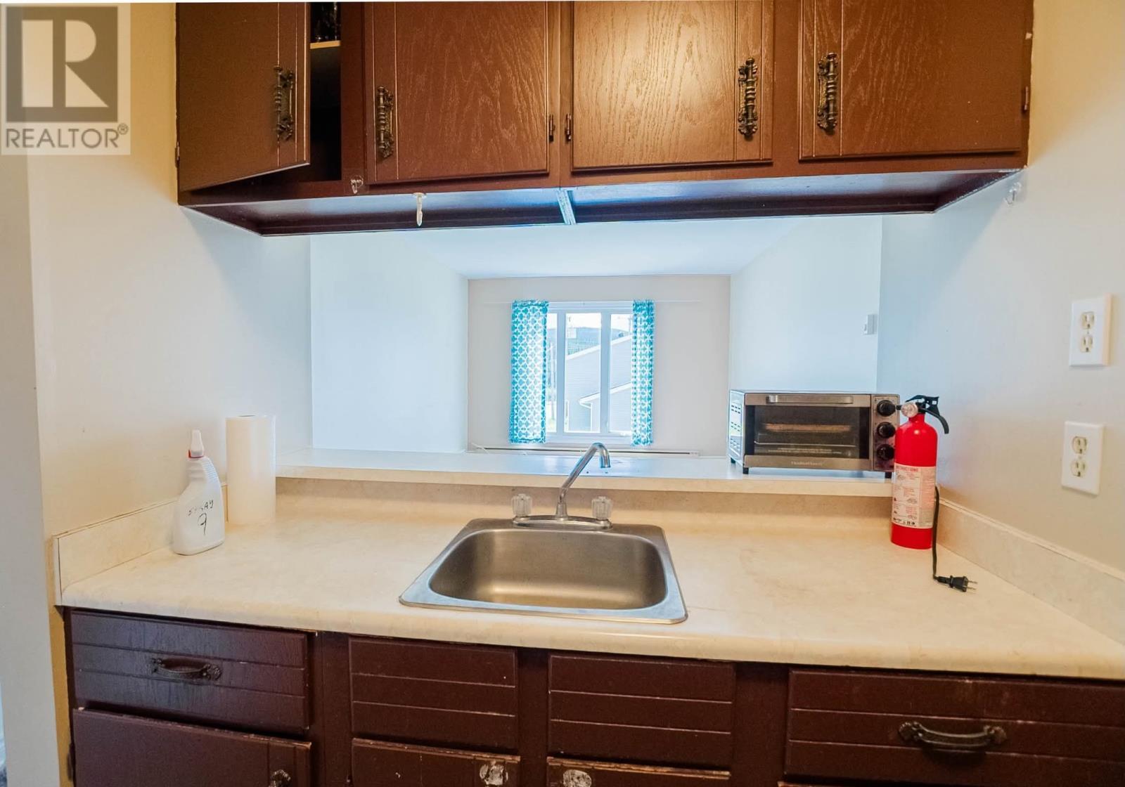 1001 Bartlett Drive, Labrador City, NL - Indoor Photo Showing Kitchen