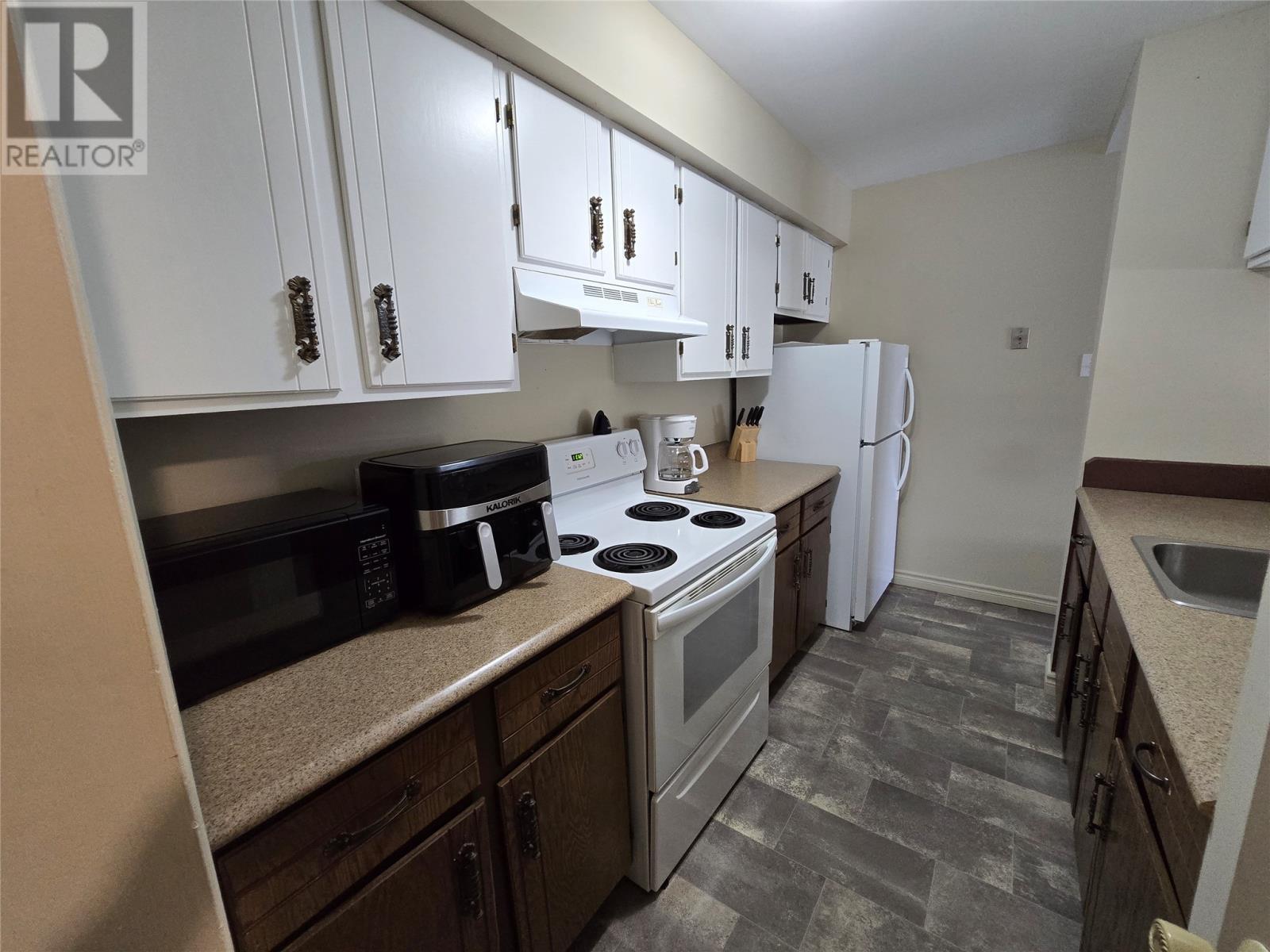 1001 Bartlett Drive, Labrador City, NL - Indoor Photo Showing Kitchen