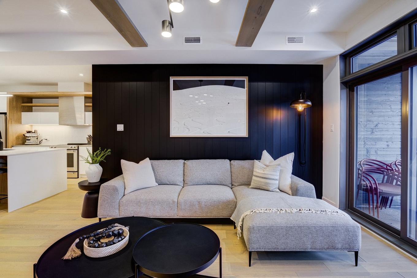 Salon - 104-2020 Allée Du Val-De-Bagnes, Mont-Tremblant, QC - Indoor