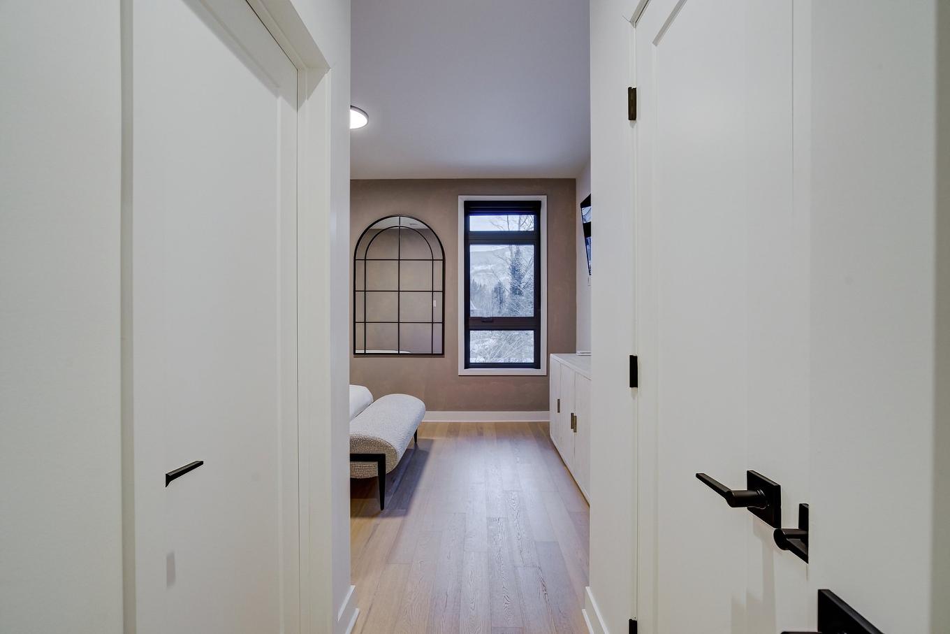 Chambre à coucher principale - 104-2020 Allée Du Val-De-Bagnes, Mont-Tremblant, QC - Indoor Photo Showing Other Room