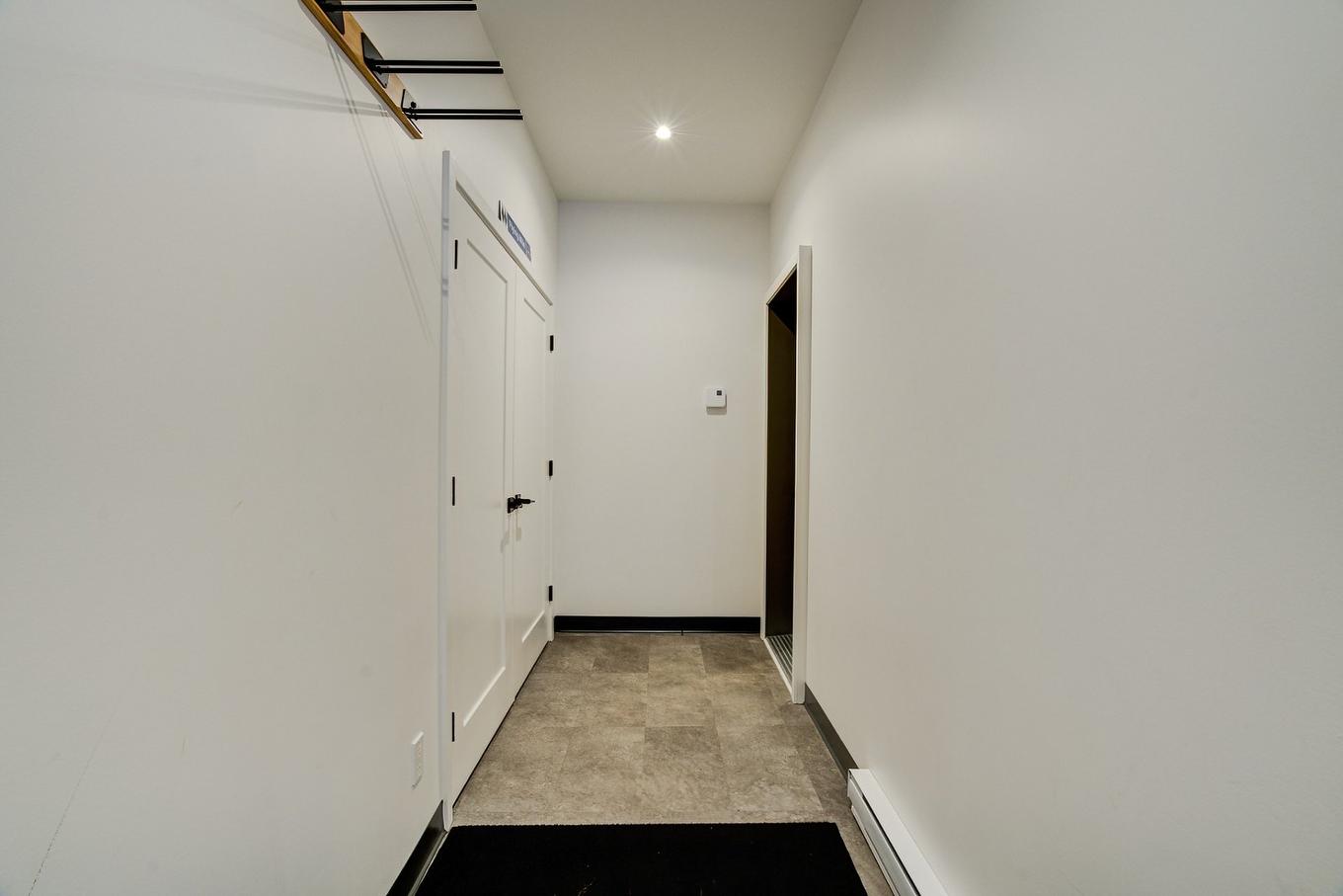 Hall d'entrée/Vestibule - 104-2020 Allée Du Val-De-Bagnes, Mont-Tremblant, QC - Indoor Photo Showing Other Room