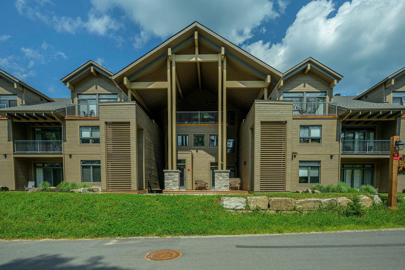 Façade - 104-2020 Allée Du Val-De-Bagnes, Mont-Tremblant, QC - Outdoor With Facade