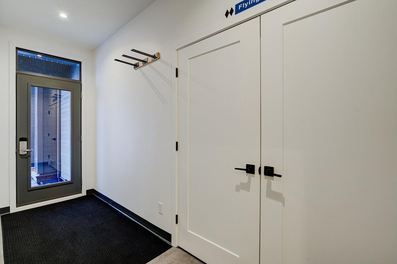 Hall d'entrée/Vestibule - 104-2020 Allée Du Val-De-Bagnes, Mont-Tremblant, QC - Indoor Photo Showing Other Room