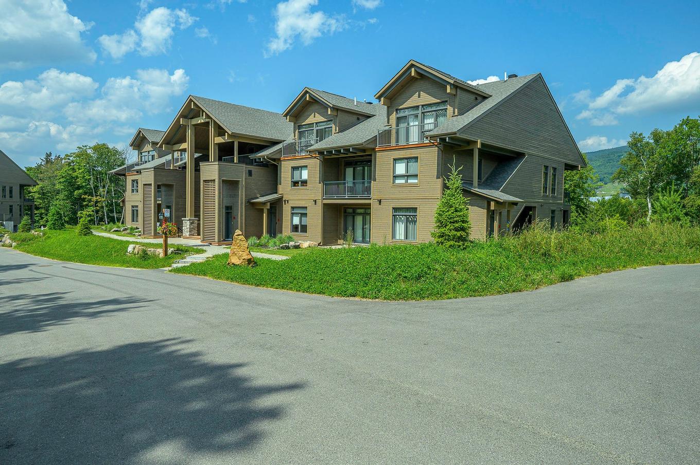 Façade - 104-2020 Allée Du Val-De-Bagnes, Mont-Tremblant, QC - Outdoor With Facade