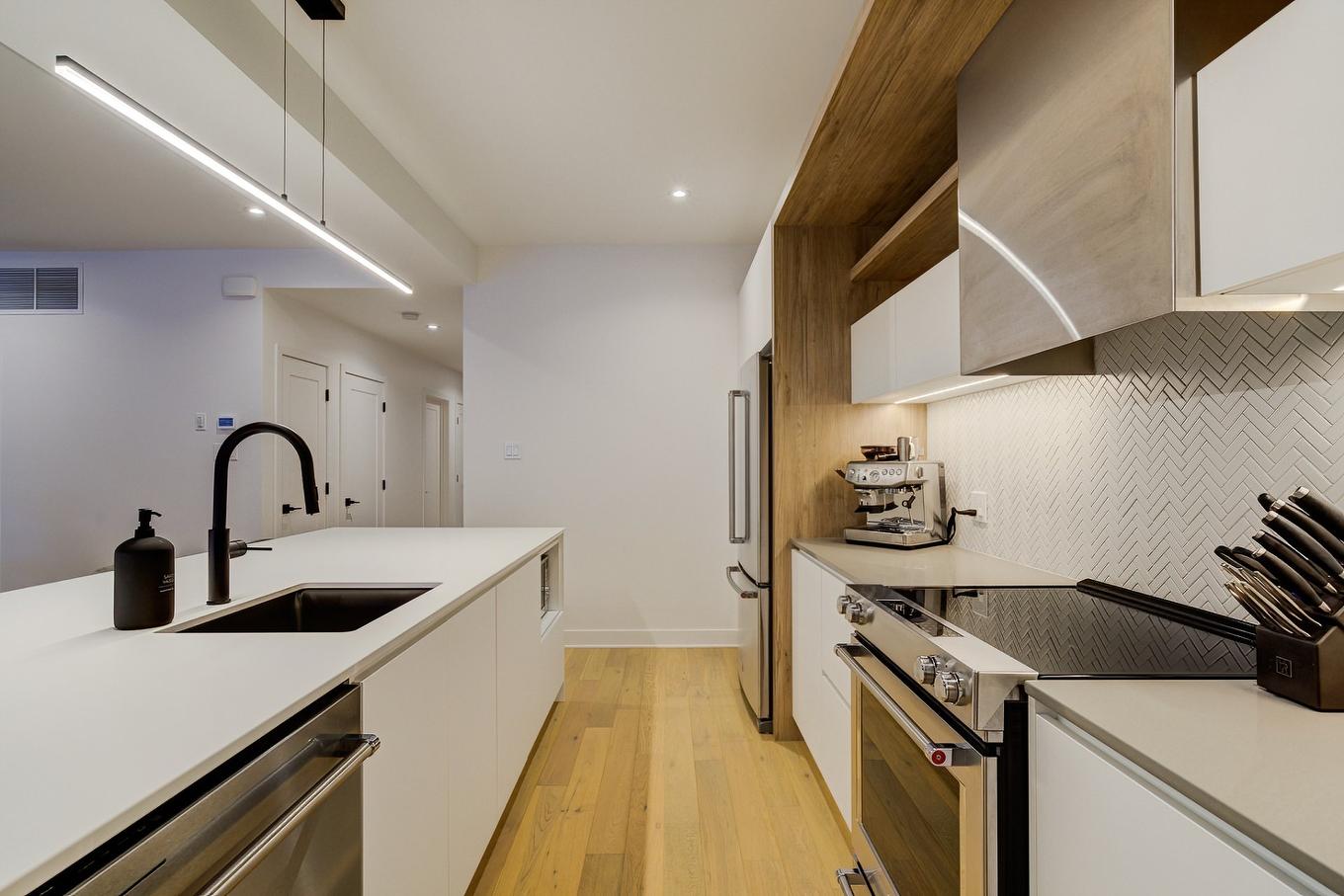Cuisine - 104-2020 Allée Du Val-De-Bagnes, Mont-Tremblant, QC - Indoor Photo Showing Kitchen With Upgraded Kitchen