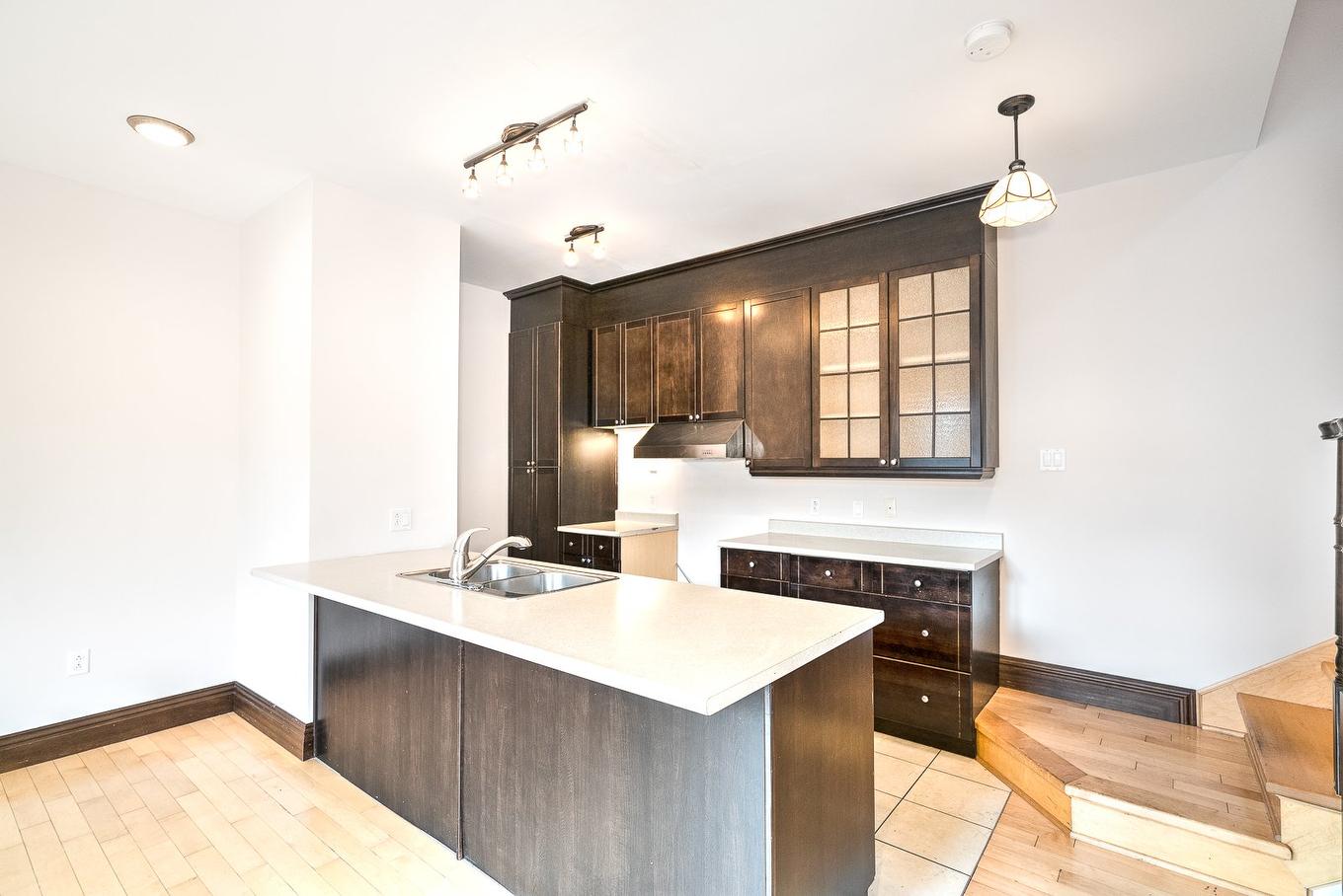 Kitchen - 5405Z Boul. Rosemont, Montréal (Rosemont/La Petite-Patrie), QC - Indoor Photo Showing Kitchen With Double Sink