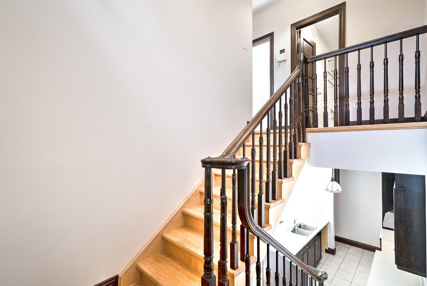 Staircase - 5405Z Boul. Rosemont, Montréal (Rosemont/La Petite-Patrie), QC - Indoor Photo Showing Other Room