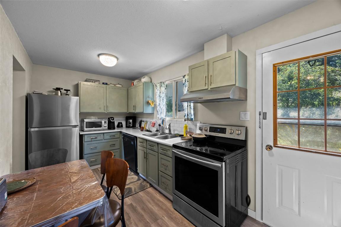 42-1469 Springhill Drive, Kamloops, BC - Indoor Photo Showing Kitchen With Double Sink
