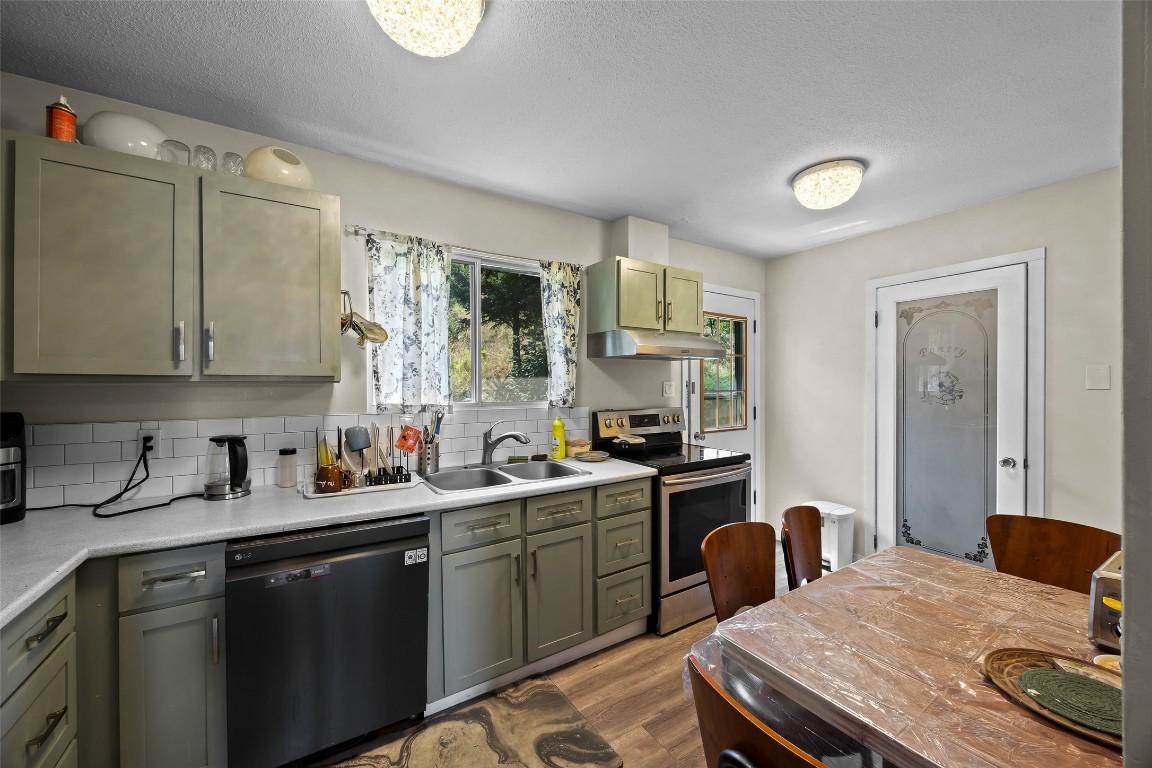 42-1469 Springhill Drive, Kamloops, BC - Indoor Photo Showing Kitchen With Double Sink
