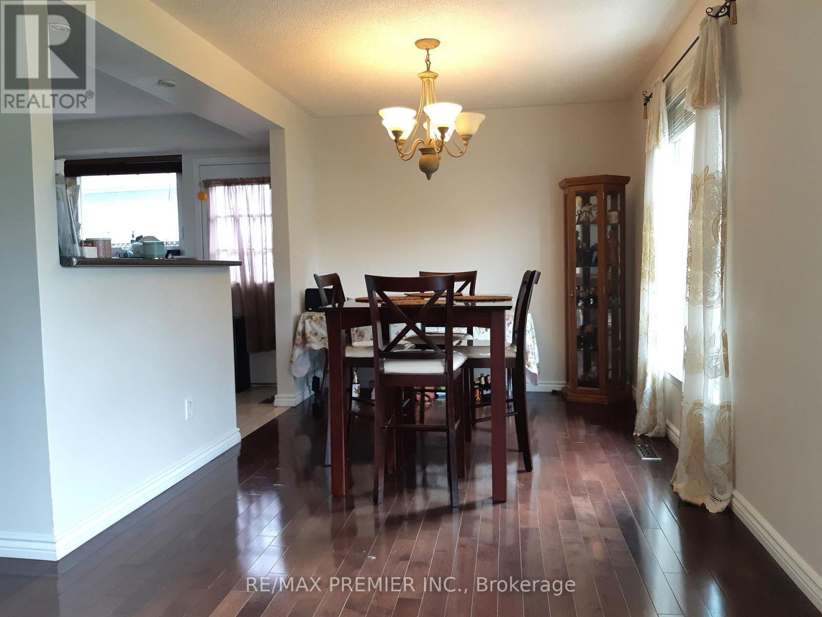 32 Dunblaine Crescent, Brampton, ON - Indoor Photo Showing Dining Room