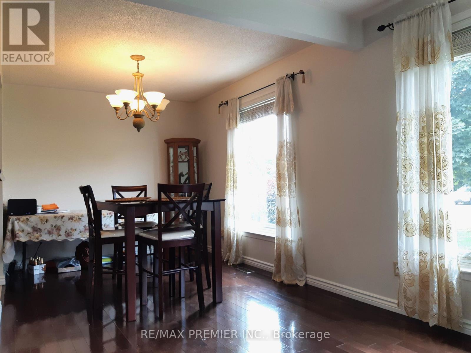 32 Dunblaine Crescent, Brampton, ON - Indoor Photo Showing Dining Room