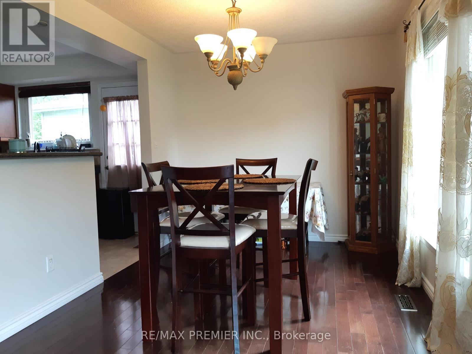 32 Dunblaine Crescent, Brampton, ON - Indoor Photo Showing Dining Room