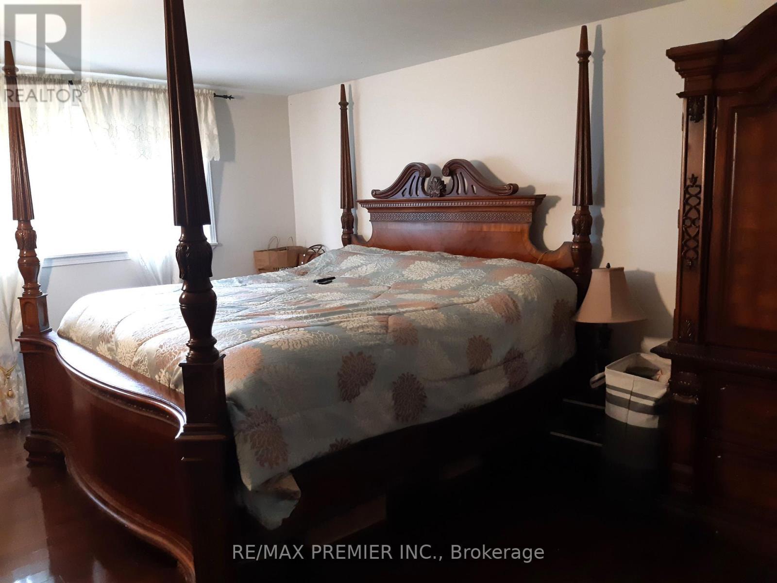 32 Dunblaine Crescent, Brampton, ON - Indoor Photo Showing Bedroom