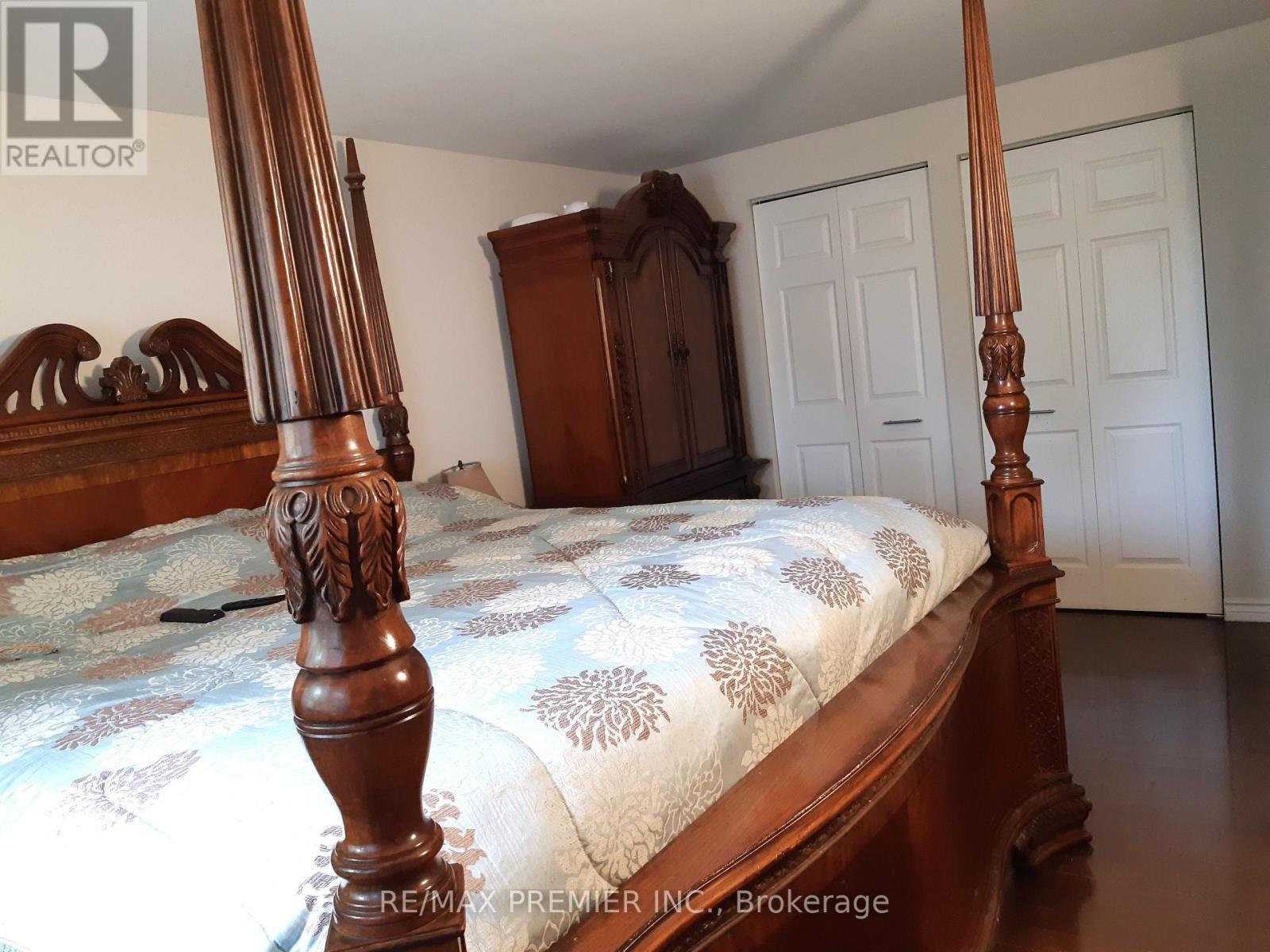 32 Dunblaine Crescent, Brampton, ON - Indoor Photo Showing Bedroom