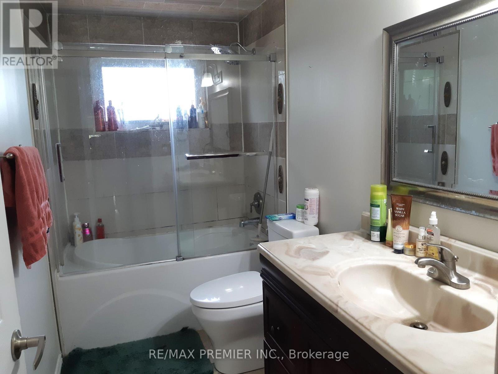 32 Dunblaine Crescent, Brampton, ON - Indoor Photo Showing Bathroom
