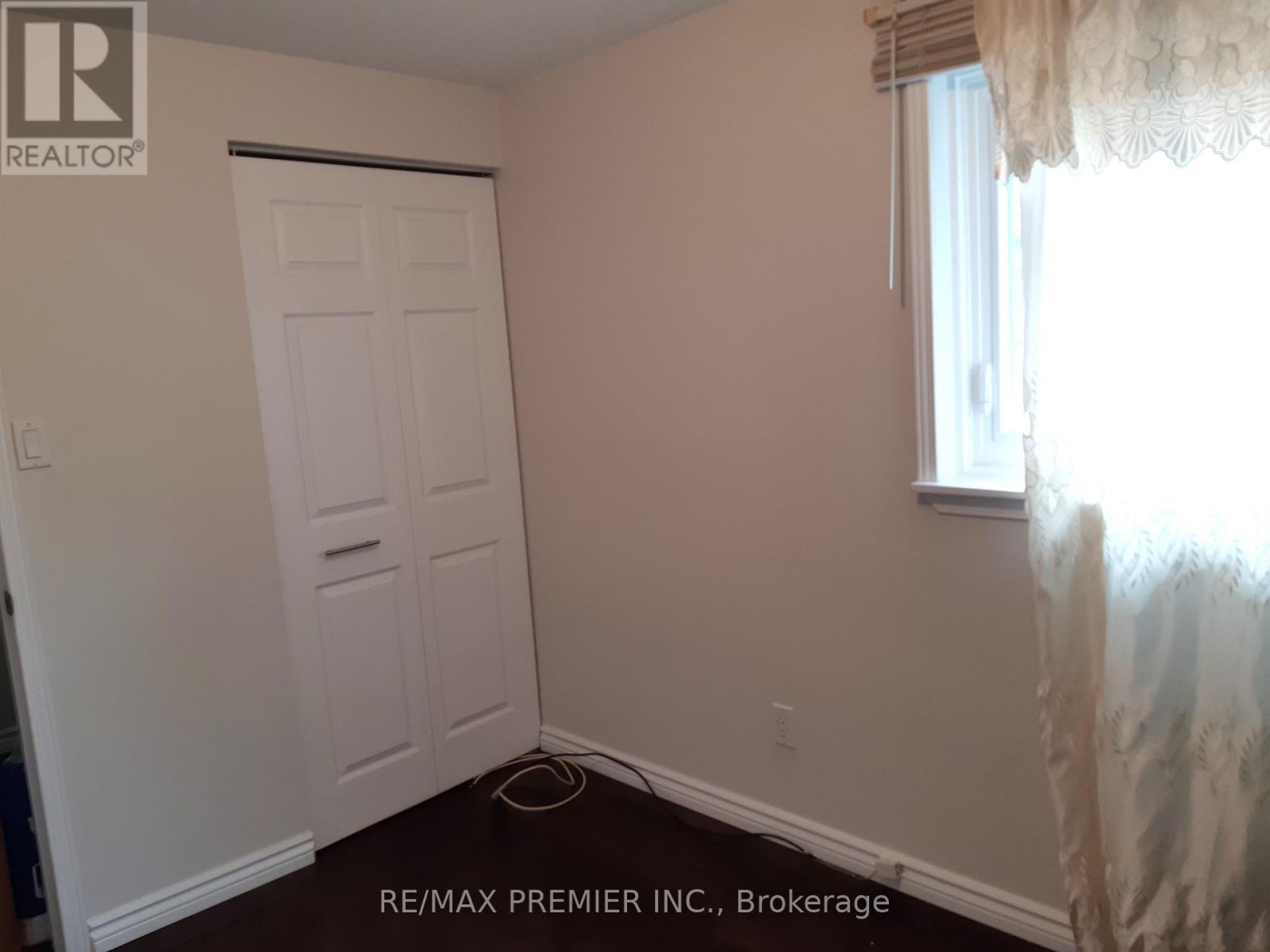 32 Dunblaine Crescent, Brampton, ON - Indoor Photo Showing Other Room