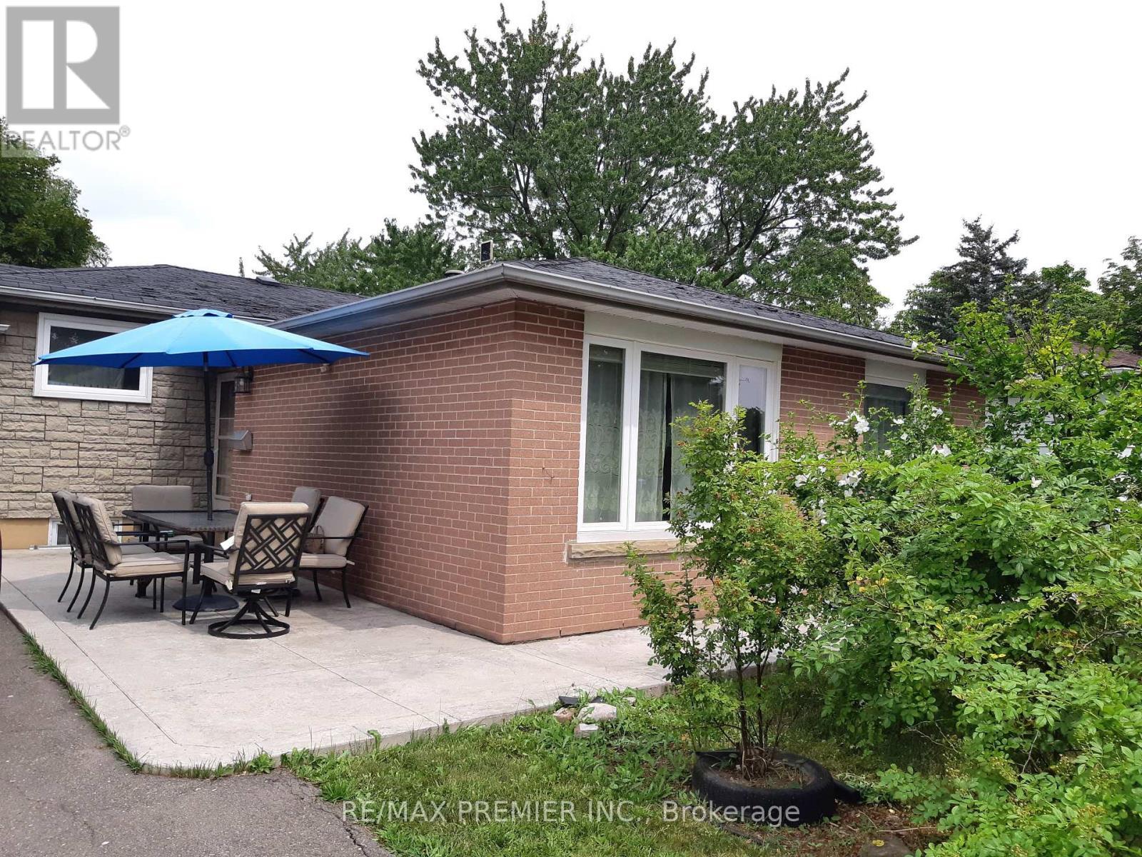 32 Dunblaine Crescent, Brampton, ON - Outdoor With Deck Patio Veranda