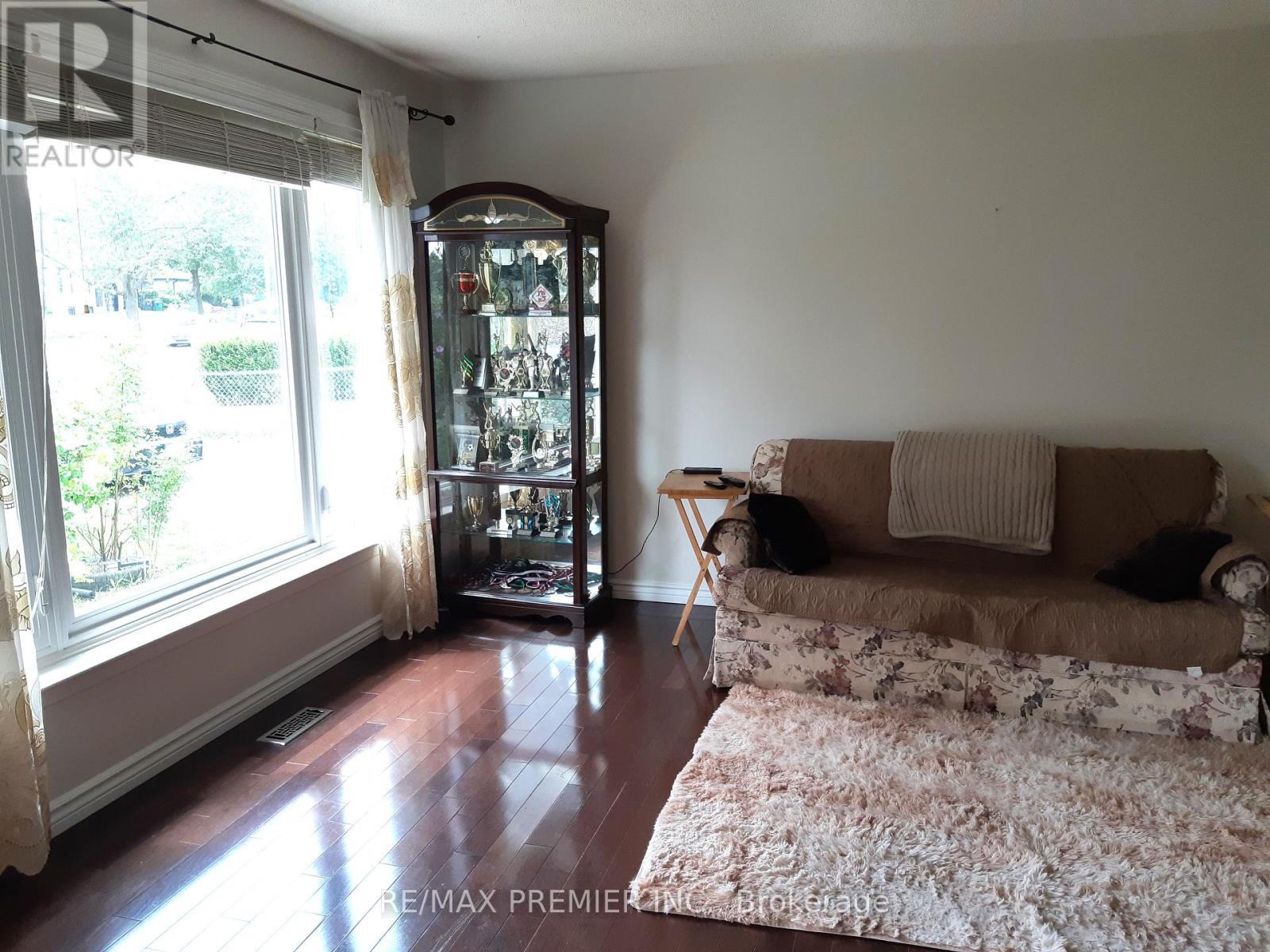 32 Dunblaine Crescent, Brampton, ON - Indoor Photo Showing Other Room