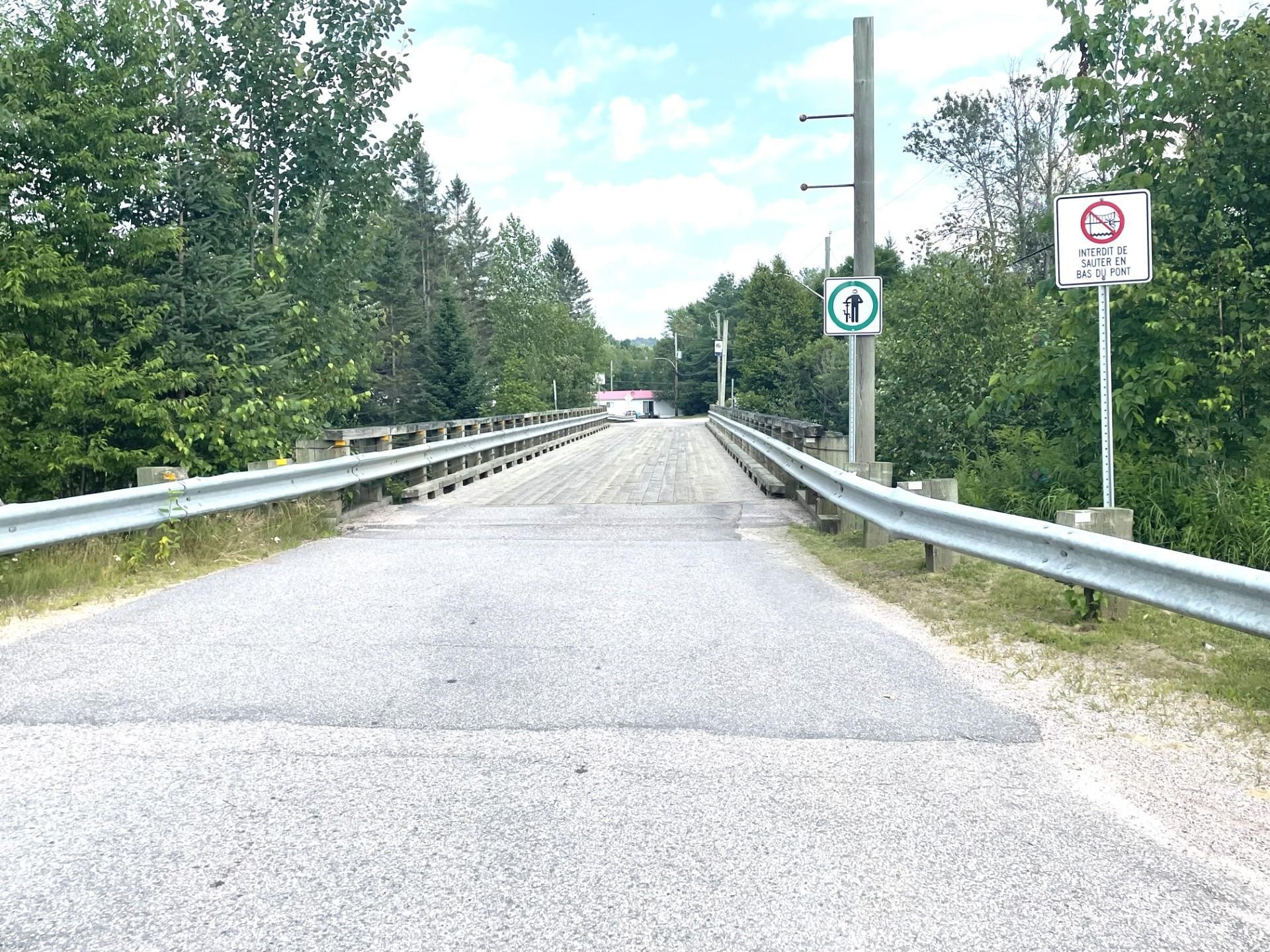 Extérieur - Rue Des Algonquins, Mont-Laurier, QC
