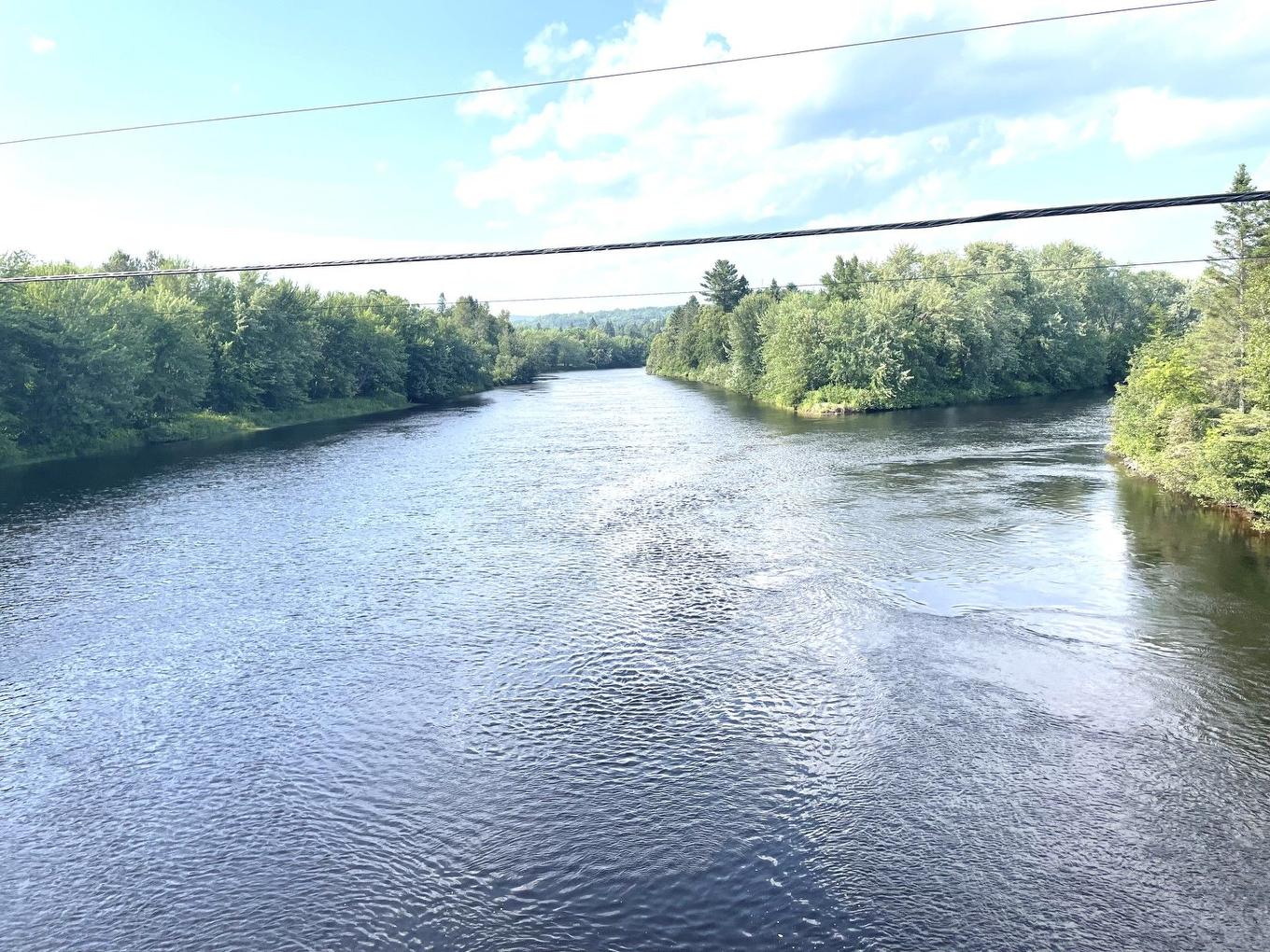 Accès au plan d'eau - Rue Des Algonquins, Mont-Laurier, QC