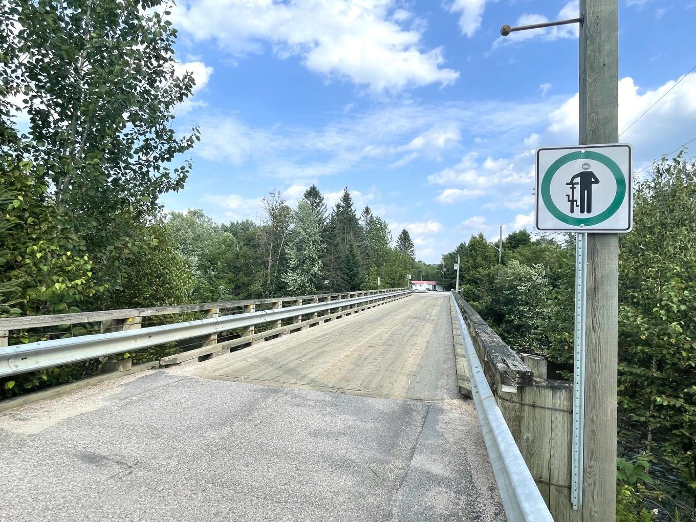 Extérieur - Rue Des Algonquins, Mont-Laurier, QC