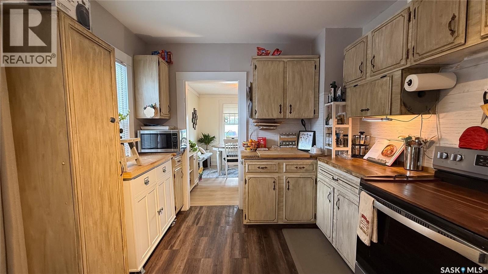 1832 101St Street, North Battleford, SK - Indoor Photo Showing Kitchen