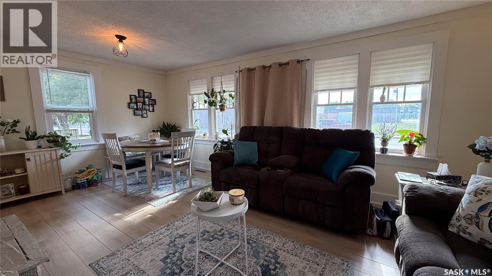 1832 101St Street, North Battleford, SK - Indoor Photo Showing Living Room