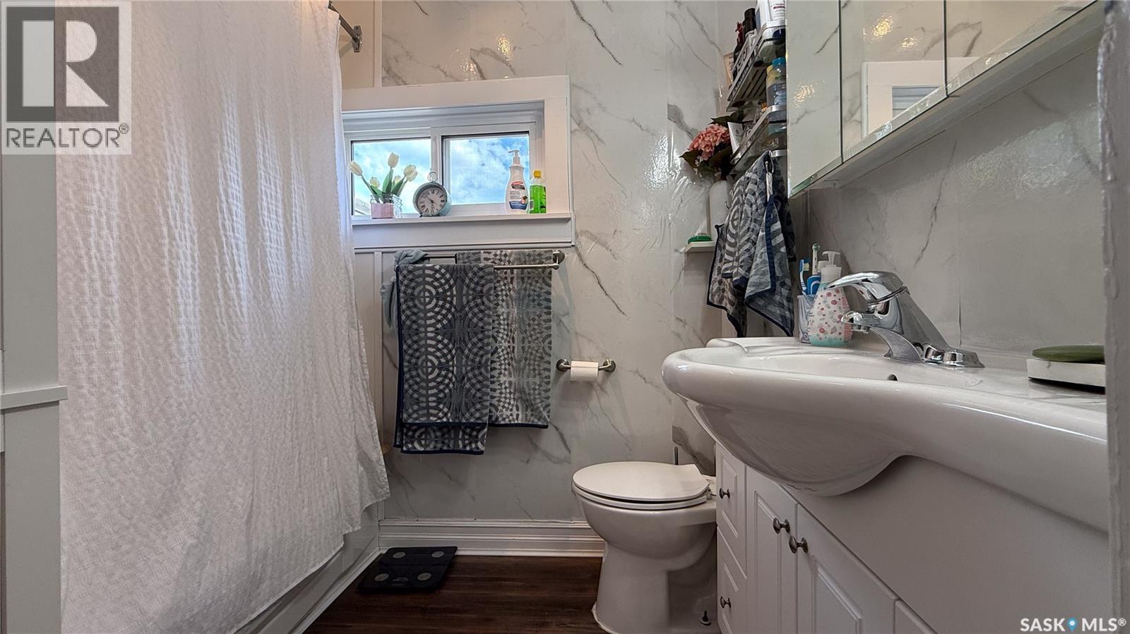 1832 101St Street, North Battleford, SK - Indoor Photo Showing Bathroom