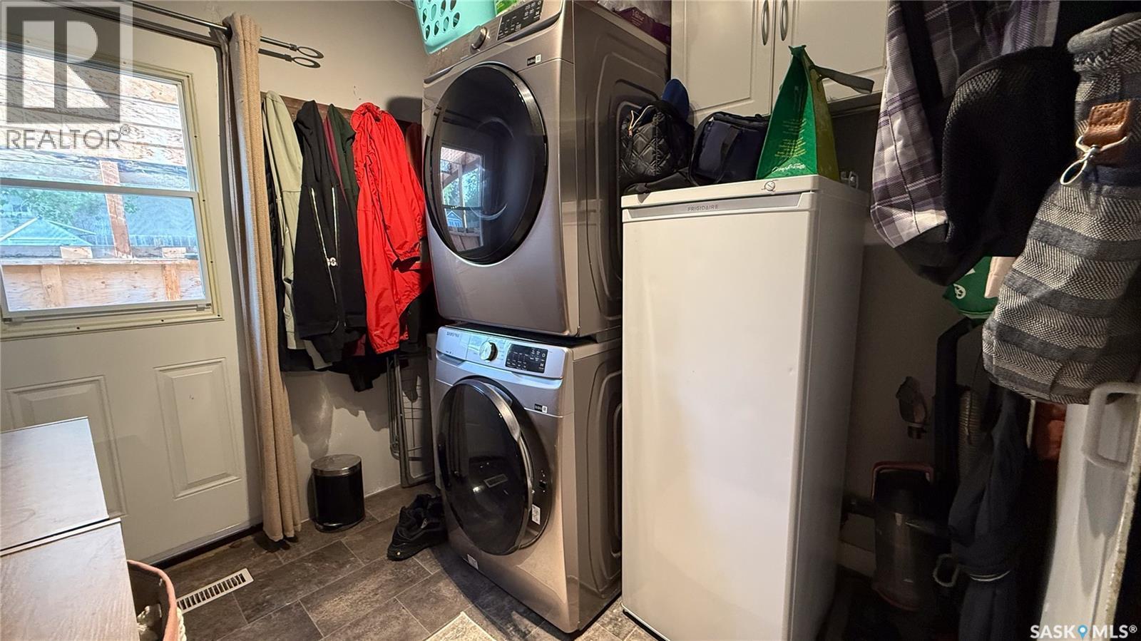 1832 101St Street, North Battleford, SK - Indoor Photo Showing Laundry Room