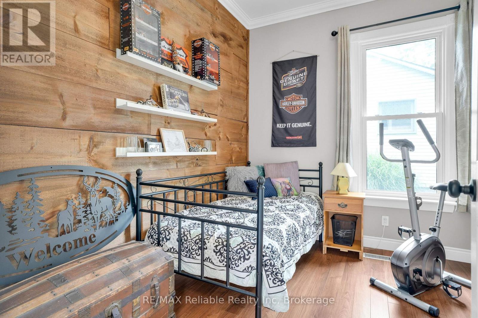 143 Albert Street, Central Huron (Clinton), ON - Indoor Photo Showing Bedroom