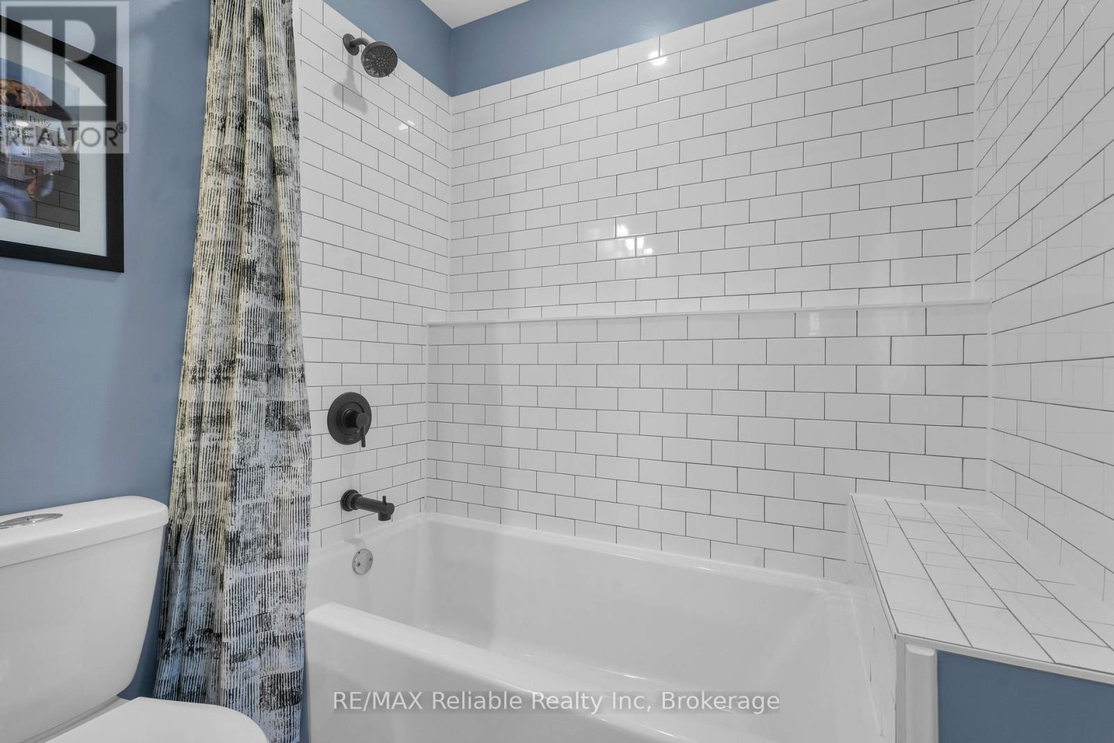 143 Albert Street, Central Huron (Clinton), ON - Indoor Photo Showing Bathroom