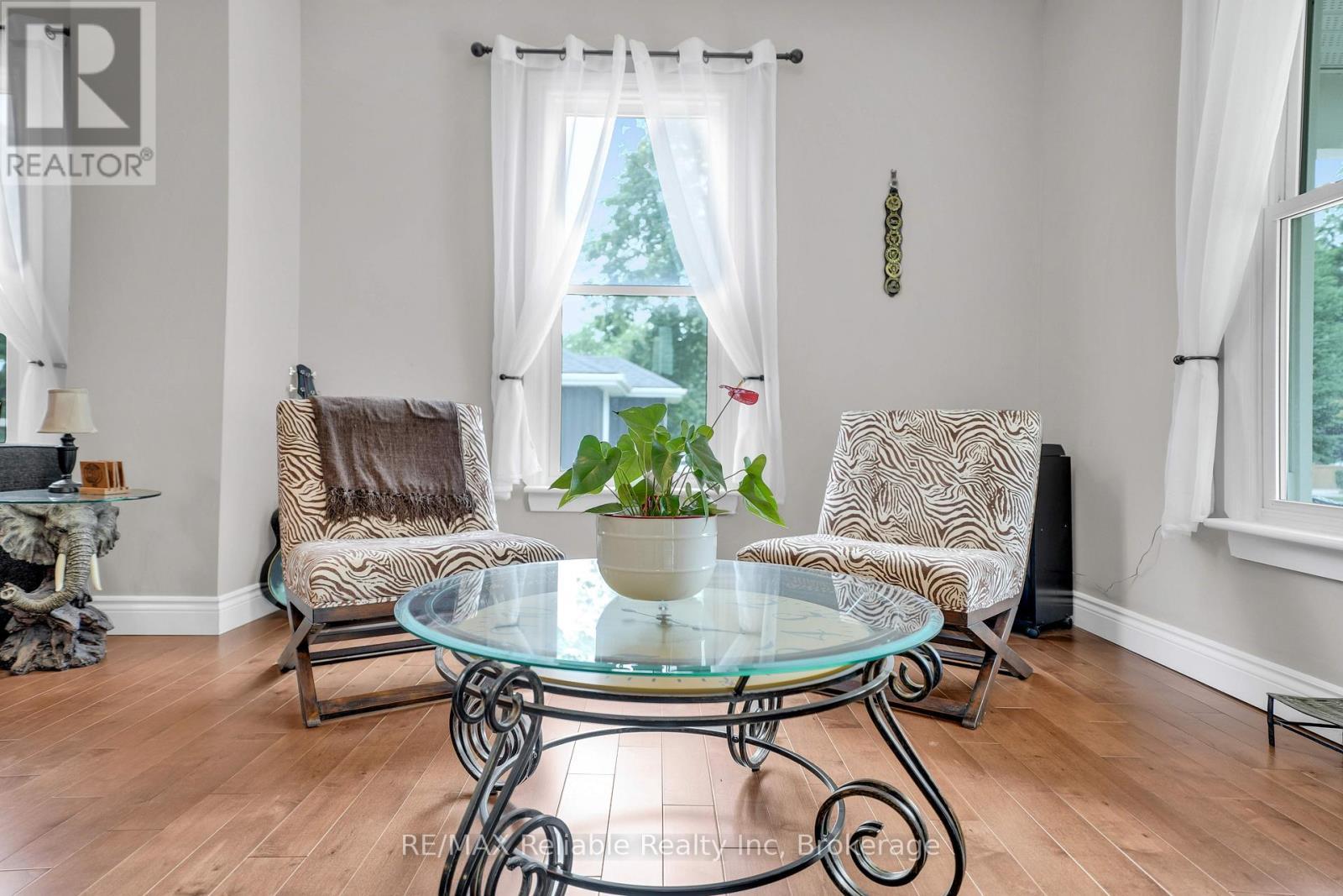 143 Albert Street, Central Huron (Clinton), ON - Indoor Photo Showing Dining Room