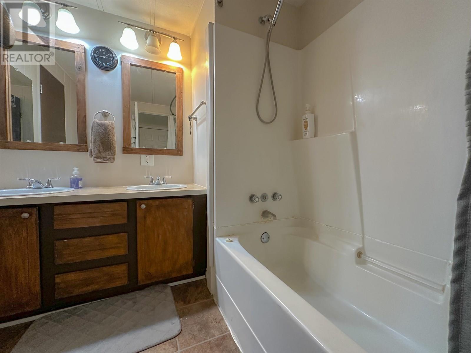 7 2091 E 16 Highway, Vanderhoof, BC - Indoor Photo Showing Bathroom