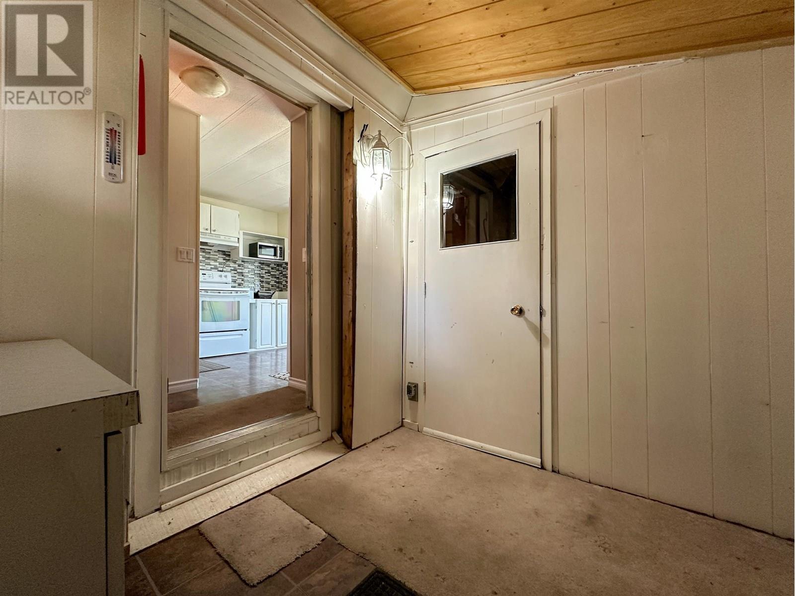 7 2091 E 16 Highway, Vanderhoof, BC - Indoor Photo Showing Other Room