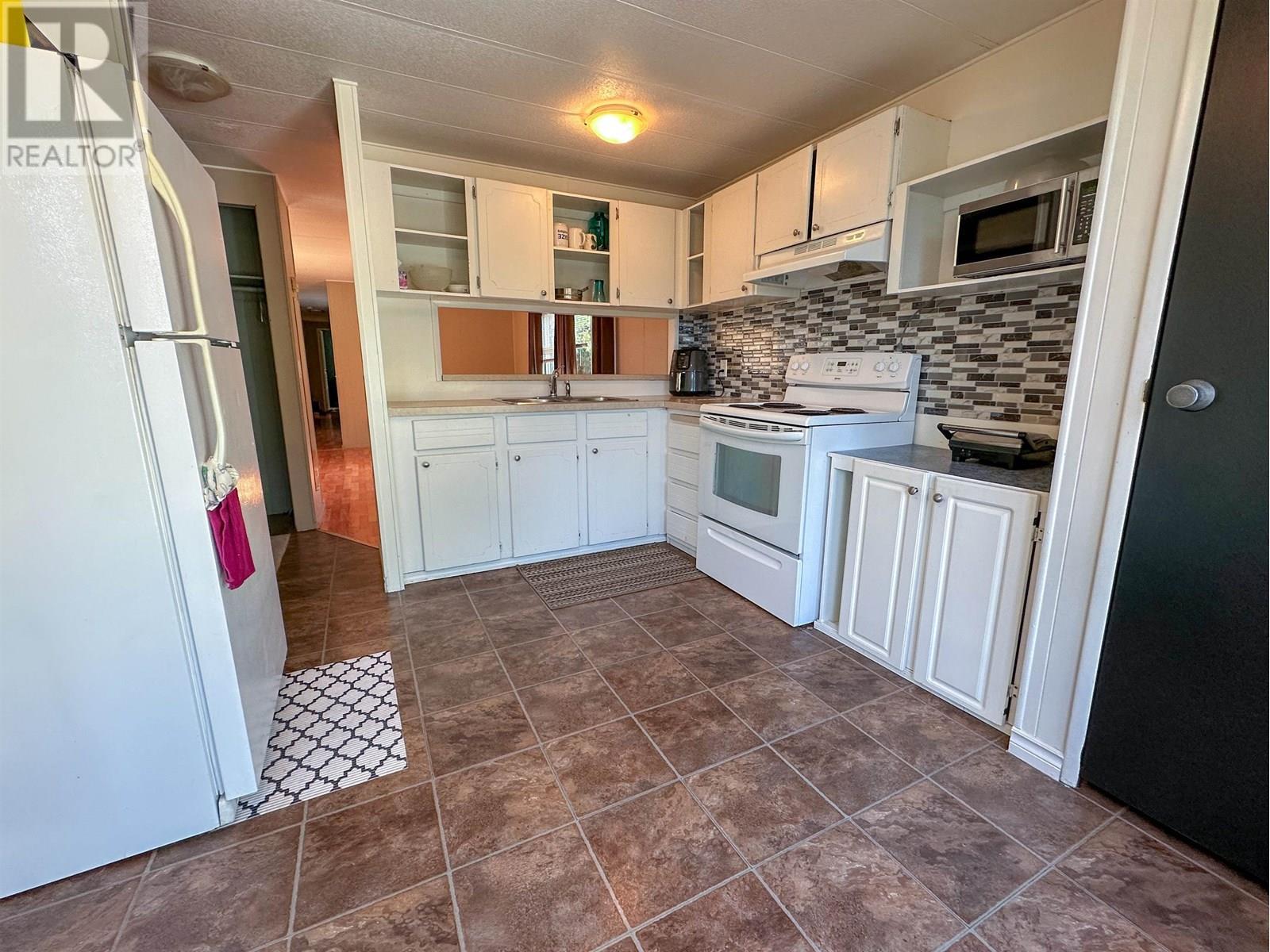 7 2091 E 16 Highway, Vanderhoof, BC - Indoor Photo Showing Kitchen