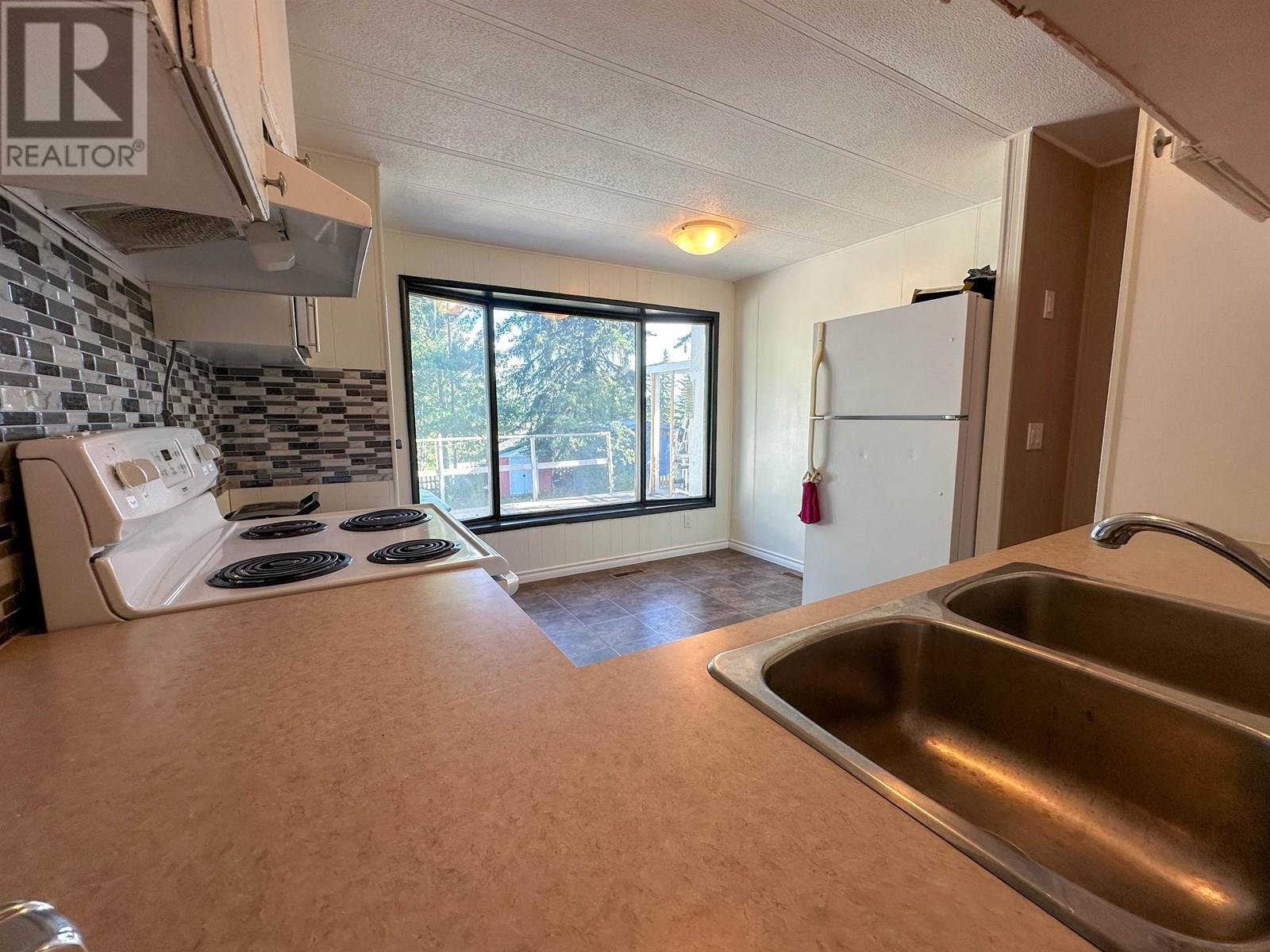 7 2091 E 16 Highway, Vanderhoof, BC - Indoor Photo Showing Laundry Room