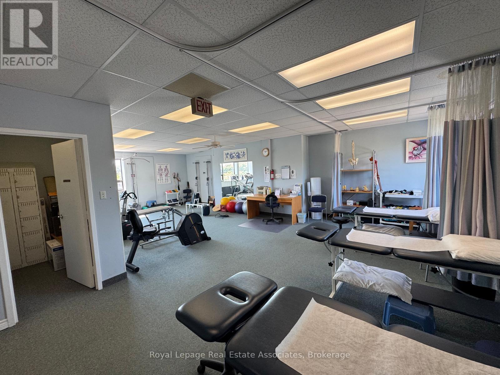 268 Lakeshore Road E, Mississauga, ON