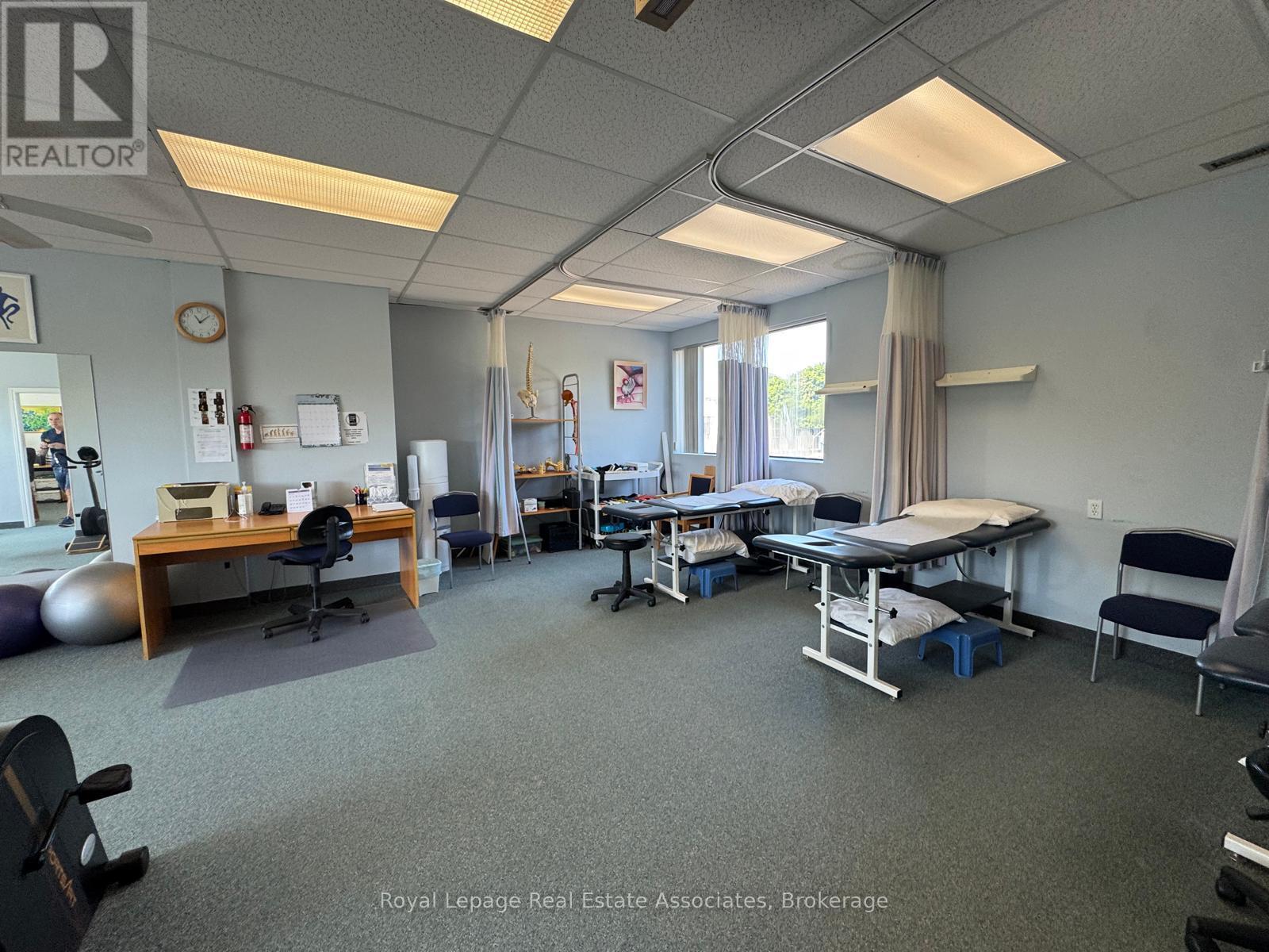 268 Lakeshore Road E, Mississauga, ON